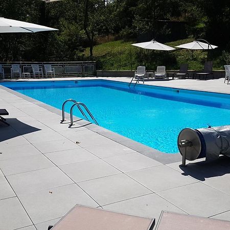 Méréville Logis Hotel Maison Carree Restaurant O Carre Dart מראה חיצוני תמונה