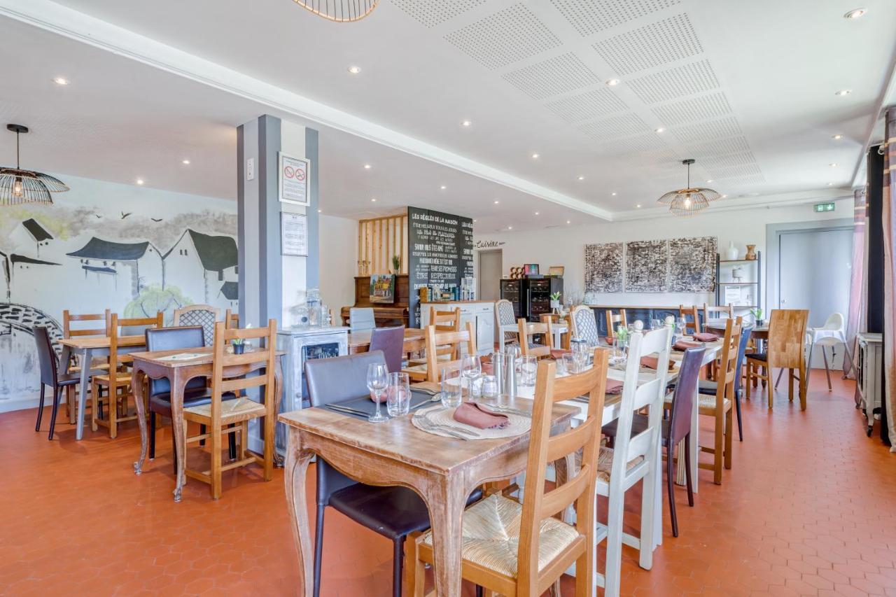 Méréville Logis Hotel Maison Carree Restaurant O Carre Dart מראה חיצוני תמונה