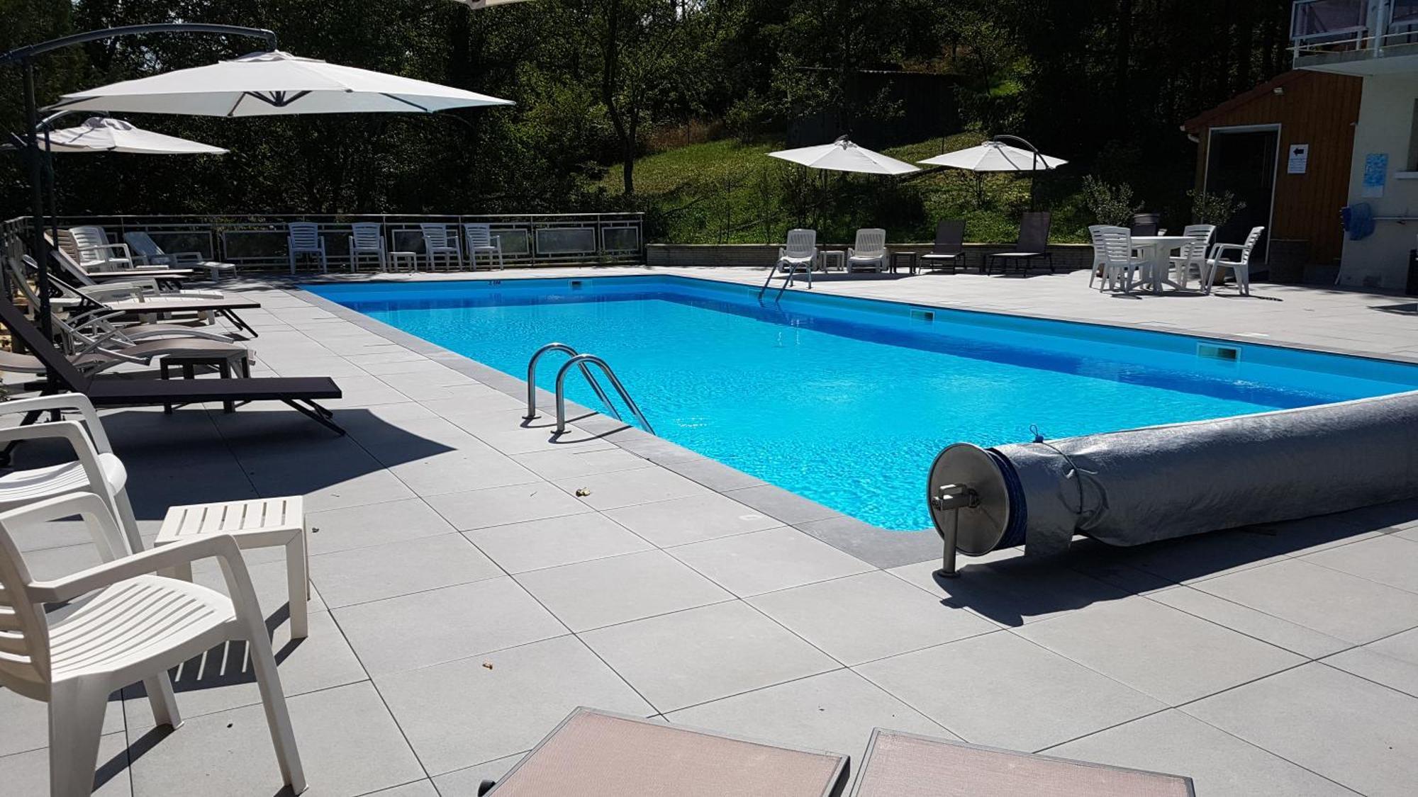 Méréville Logis Hotel Maison Carree Restaurant O Carre Dart מראה חיצוני תמונה