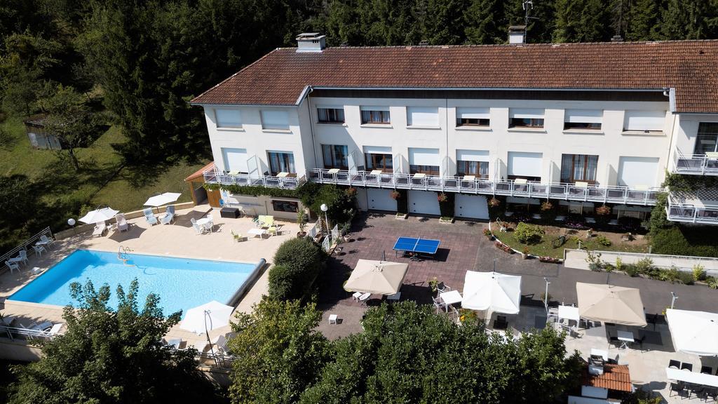 Méréville Logis Hotel Maison Carree Restaurant O Carre Dart מראה חיצוני תמונה