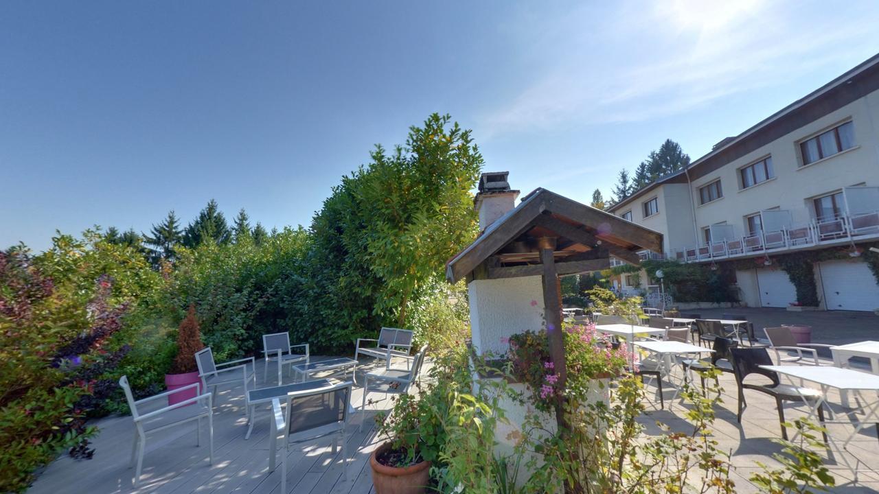 Méréville Logis Hotel Maison Carree Restaurant O Carre Dart מראה חיצוני תמונה