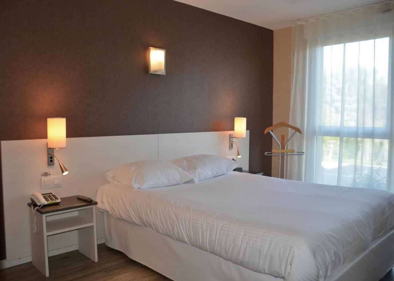 Méréville Logis Hotel Maison Carree Restaurant O Carre Dart מראה חיצוני תמונה