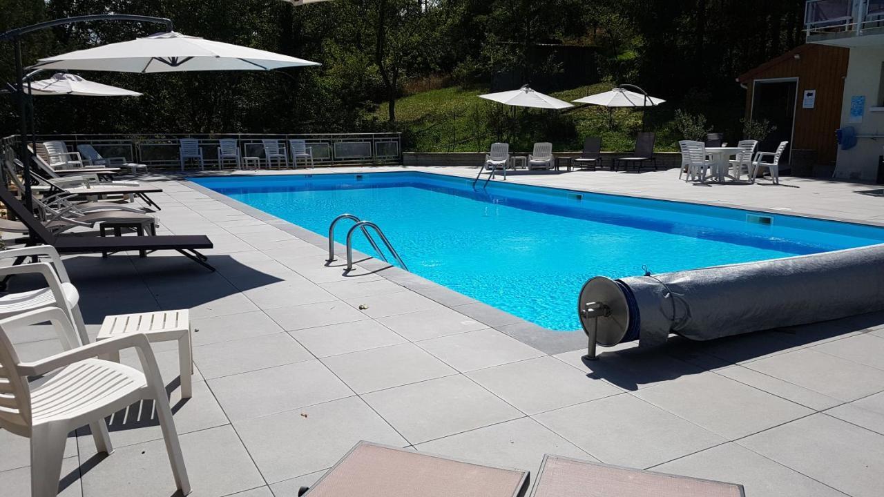 Méréville Logis Hotel Maison Carree Restaurant O Carre Dart מראה חיצוני תמונה