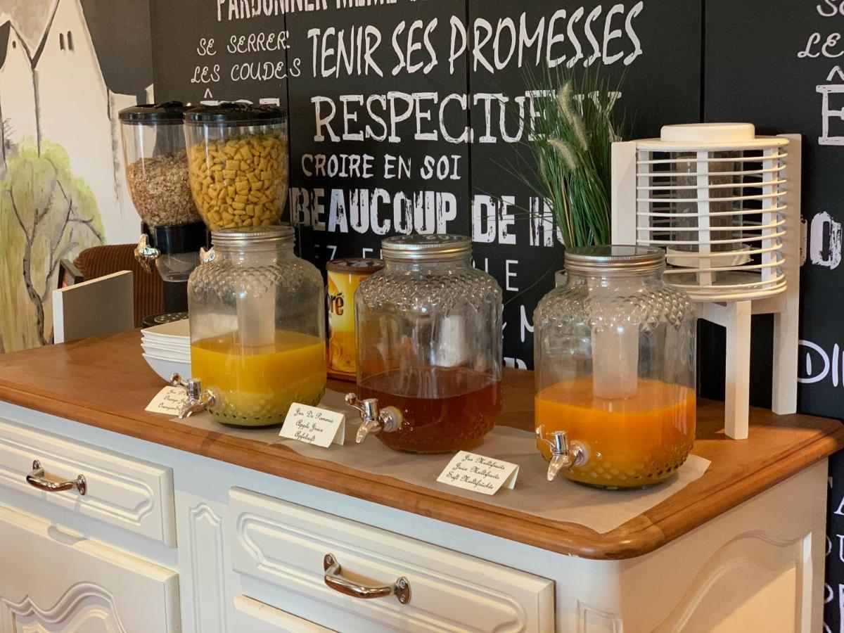 Méréville Logis Hotel Maison Carree Restaurant O Carre Dart מראה חיצוני תמונה