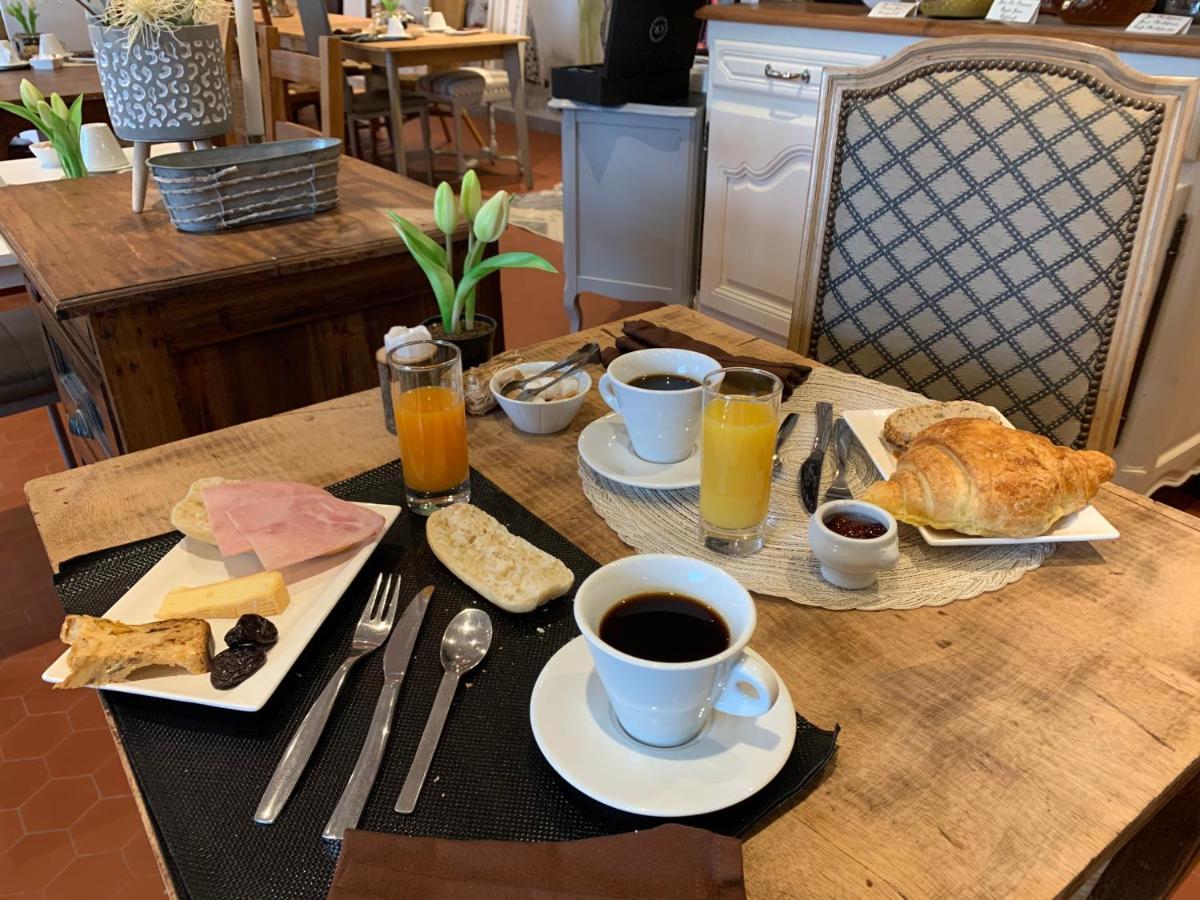 Méréville Logis Hotel Maison Carree Restaurant O Carre Dart מראה חיצוני תמונה